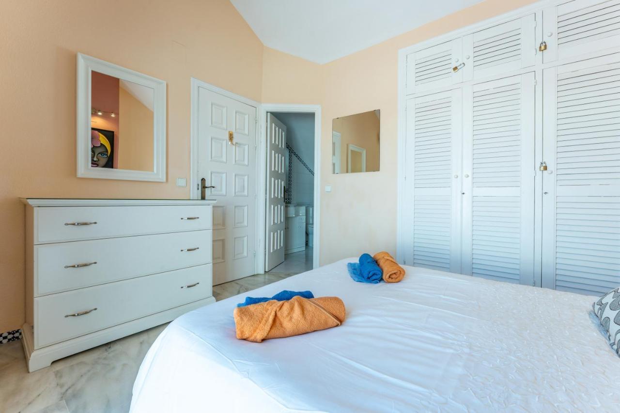 Townhouse Beachside Фуeнхирола Екстериор снимка